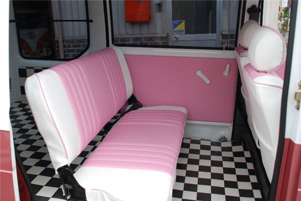 ワーゲンバス仕様　内装　ピンク
